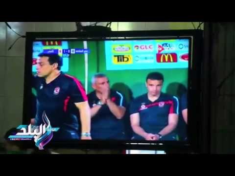 صدى البلد | فرحة جماهير الأهلي بمقاهي وسط البلد خلال مباراة حسم الدوري