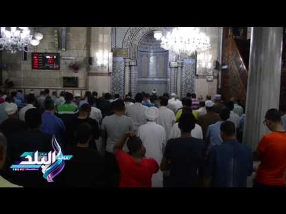 صدى البلد | الآلاف يصلون العشاء والتراويح بمسجد...