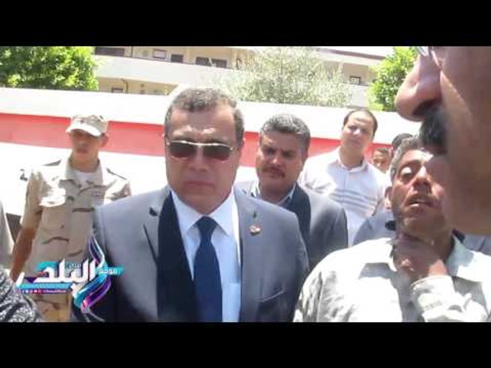 صدى البلد | محافظ الفيوم يواسى شقيق شهيد الارهاب بالعريش