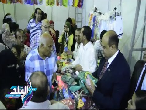 صدى البلد | محافظ مطروح يفتتح المعرض الخيري لرابطة الشباب ويوزع زى العيد على550 طفل