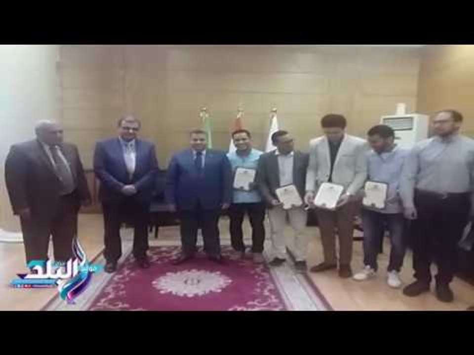 صدى البلد | رئيس جامعة بنها يكرم فريق "الربوت": شبابنا بخير