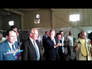 صدى البلد | وزير التنمية المحلية يتناول خبز مدعم خلال زيارته لقنا قائلا: علشان يبقى "عيش وملح"