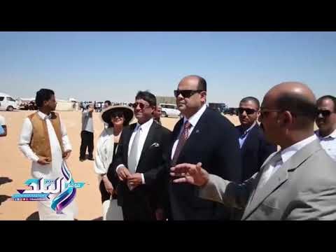 صدى البلد | محافظ مطروح والسفير الهندي يطلقان شارة بدء انارة تجمع اجعوين بالطاقة الشمسية