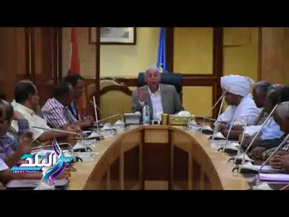 صدى البلد | محافظ أسوان يعقد جلسة إستماع أهالى قرى مركزى دراو ونصر النوبة