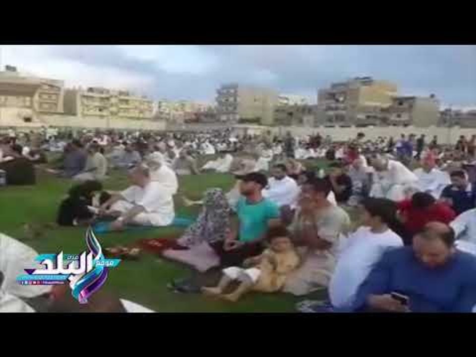 صدى البلد | الاف المواطنين يؤدون صلاة عيدالاضحي في الساحات وعلى ساحل البحر بالعريش