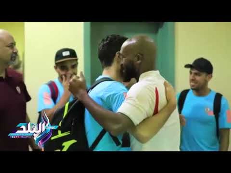 صدى البلد | شيكابالا يحرص على تحية لاعبى الزمالك قبل مباراة الرائد السعودي وديا