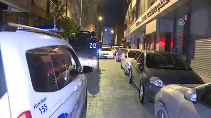 Bağcılar'da Park Halindeki 2 Araç Kurşunlandı