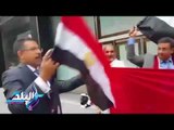 صدى البلد | وقفة ترحيب من أبناء الجالية المصرية أمام مقر اقامة الرئيس فى نيويورك