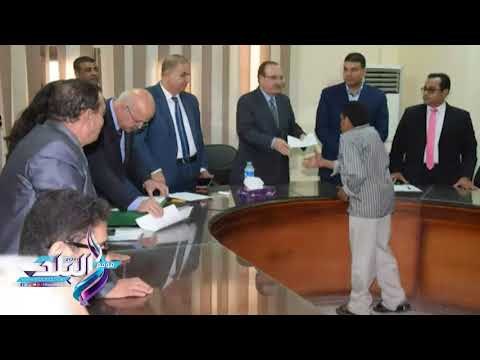 صدى البلد | محافظ بني سويف يسلم 21 عقد عمل للأشخاص ذوي الإعاقة