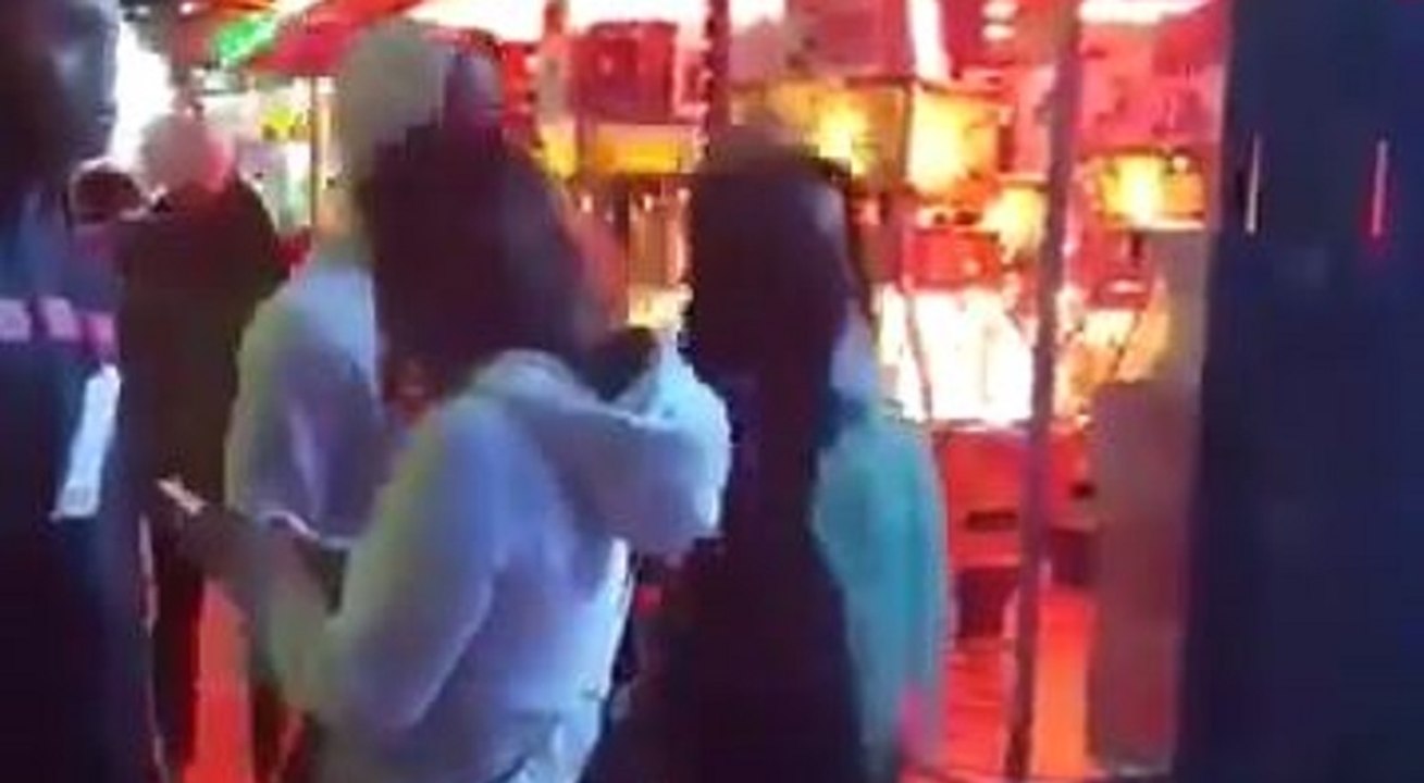 Nicki Minaj is losing her "Queen" status with French fans, who spotted her at Fun Fair, missing her #NickiWRLDTour concert, and they are dragging her on Twitter