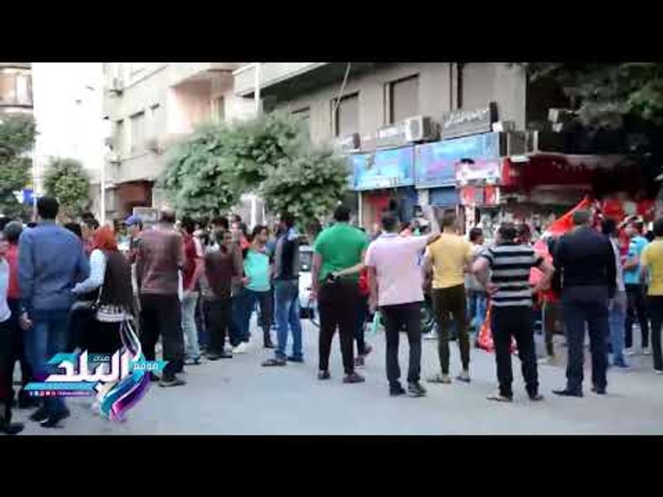 صدى البلد | جماهير الأهلي تشعل وسط البلد بالهتاف لمؤازرة الفريق قبل السفر للمغرب