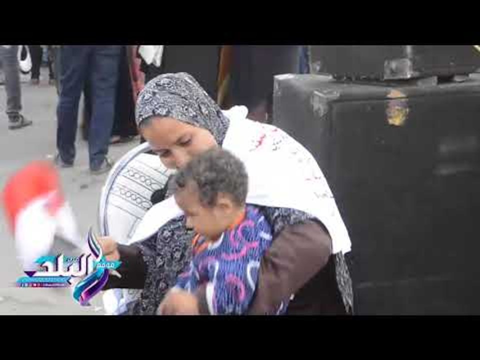 صدى البلد | الباعة الجائلون يتجمعون فى أحمد حلمى للتوقيع على استمارة "علشان تبنيها"