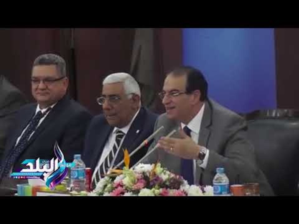 صدى البلد | محافظ الدقهلية يسلم عقود سكنية لـ53...