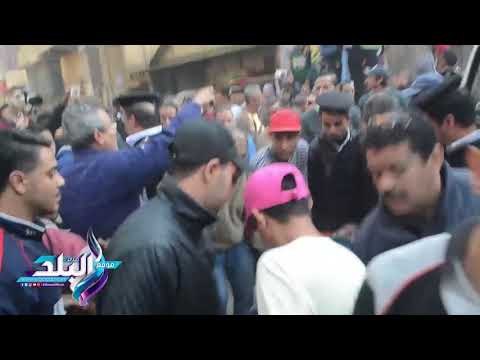 صدى البلد | لحظة انتشال سيدة من تحت أنقاض عقارات روض الفرج