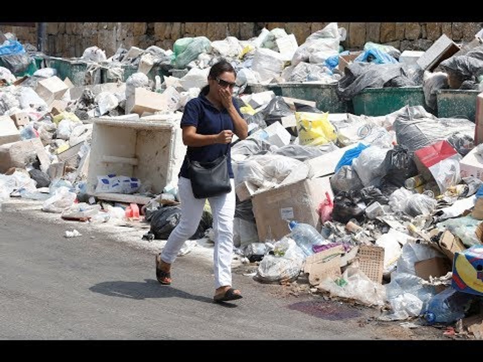 صدى البلد |أهالى "ترعة المجنونة" ببولاق الدكرور يستغيثون:" من القمامة والمقاهى