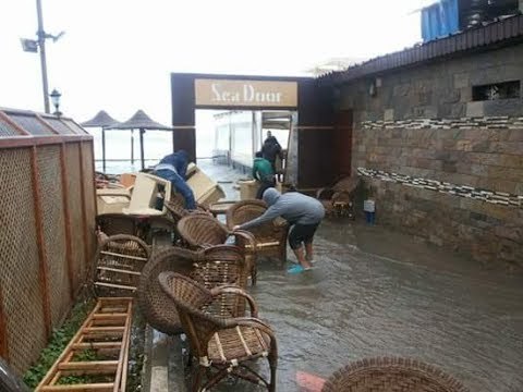 صدى البلد | تحطم 4 كافيهات برأس البر ومياة الأمطار تغرق الشوارع