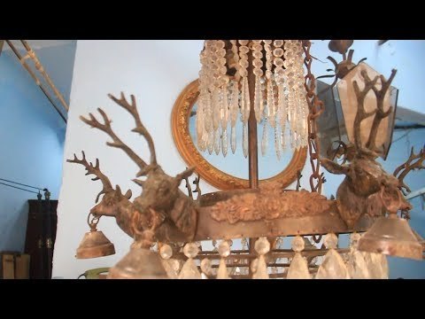 صدى البلد | عم محمد .. أقدم بائع موبيليا نحاسية بشارع المعز واكبر مورد لبلاتوهات السينما