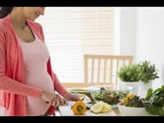 صدى البلد | ما بين الممنوع والمرغوب.. تجنبي تناول هذه الأطعمة أثناء الحمل
