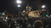 Miles de serbios protestan por decimocuarta semana contra el presidente Vucic
