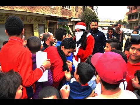 صدى البلد | بابا نويل نزل يفاجئ العيال في بولاق الدكرور ..قاموا العيال هما اللى فاجئوه ..