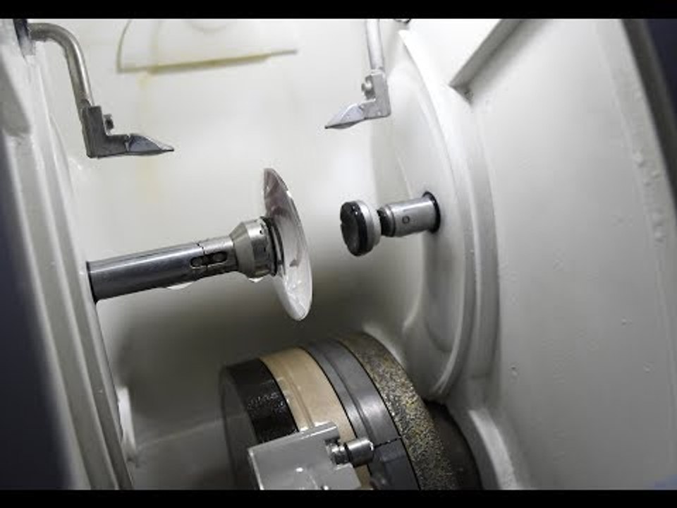 صدى البلد | منطقة "باب اللوق" تتحول لأحد أهم أسواق صناعة النظارات الطبية في مصر