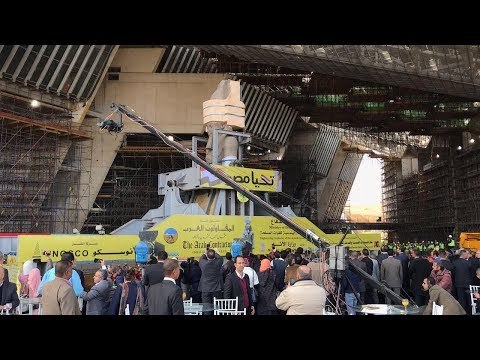 صدى البلد | انتهاء نقل تمثال رمسيس الثاني إلى البهو الأعظم بالمتحف المصري الكبير