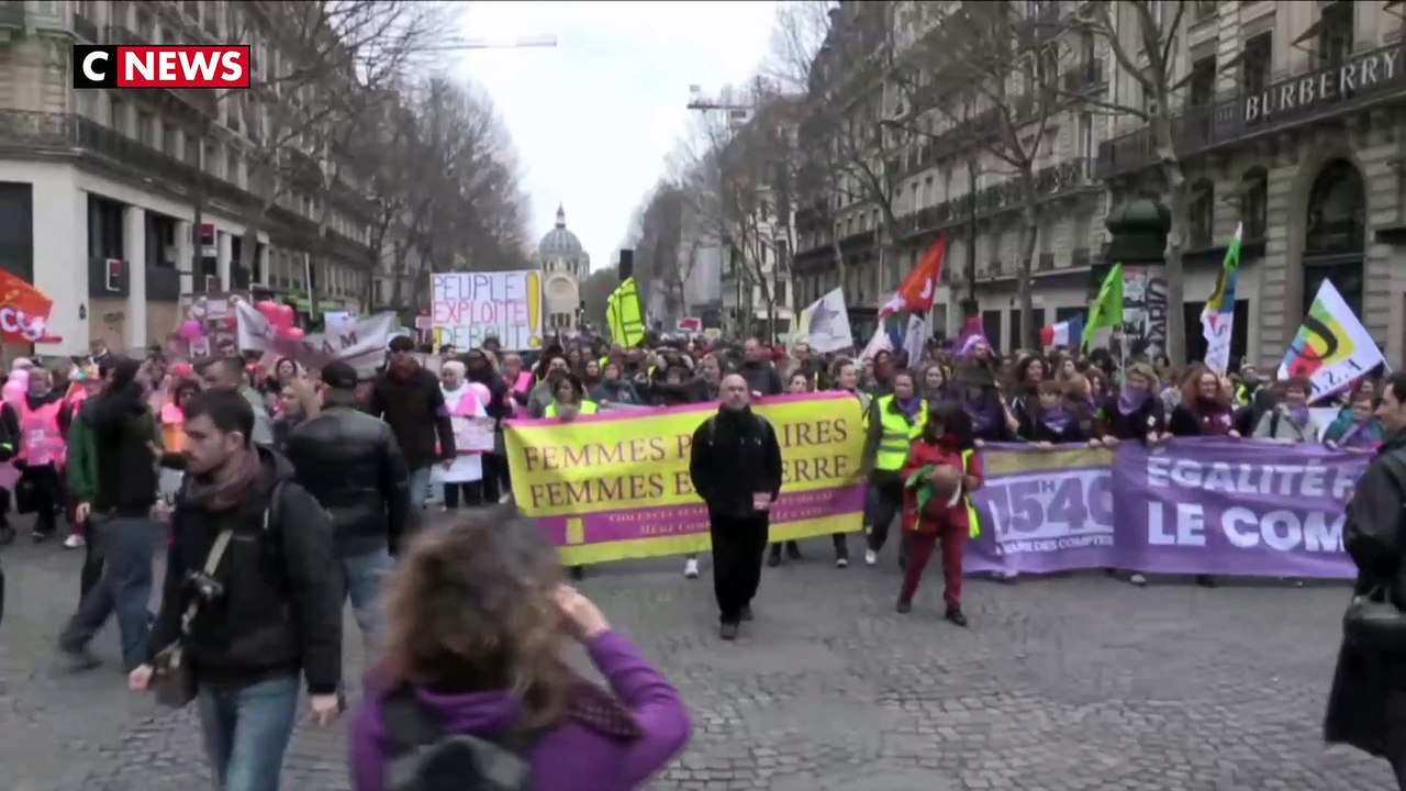 Gilets jaunes : des femmes ont pris la tête du cortège