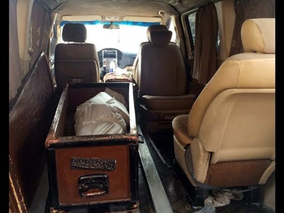 صدى البلد |  العشرات يؤدون صلاة الجنازة عل المخرج إبراهيم الشقنقيري