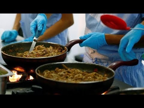 صدى البلد | مدحت تيخة: أستعد لدور بائع كبدة فى «هوانم وعبيد»