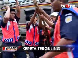 KRL Anjlok, 5 Gerbong Rusak dan Tabrak Tiga Tiang Listrik