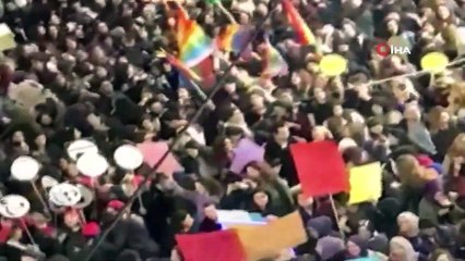 Taksim'de Eylemciler Ezan Okunurken Islık Çaldılar!