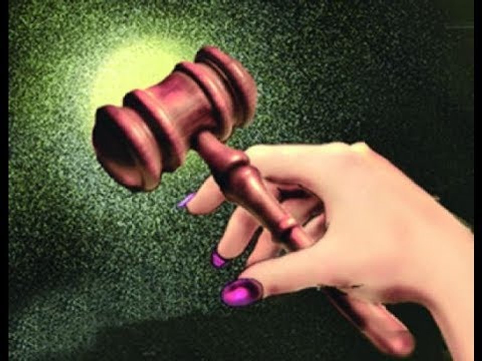 صدى البلد | مواطنون عن تولي المرأة المناصب القضائية: "هتحكم بعواطفها"