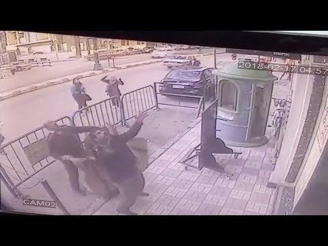 صدى البلد | شهامة رجال الشرطة تنقذ حياة طفل سقط من الطابق الثالث بأسيوط