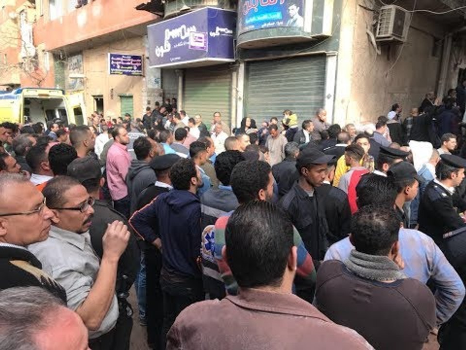 صدى البلد | البحث عن 7 مفقودين أسفل العقار المنهار بمنشأة ناصر