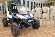 سيارة شرطة أبوظبي الذكية الجديدة تُحدد هوية الأشخاص