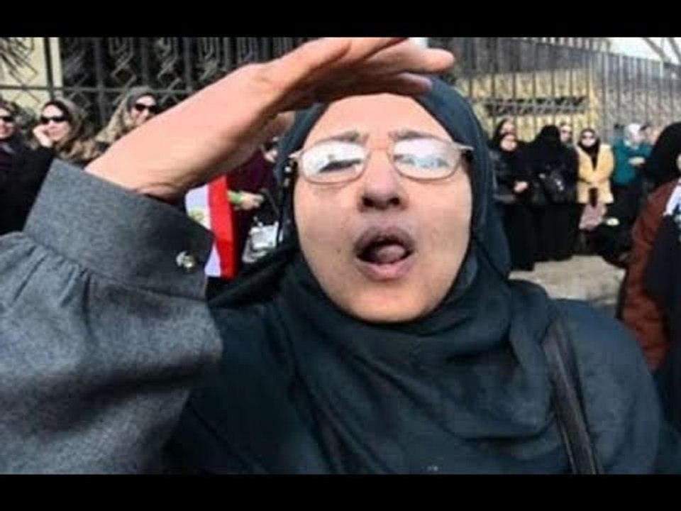 صدى البلد | مصرية تطلق الزغاريد داخل احدى لجان الانتخابات بايرلندا