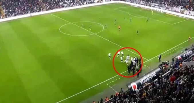 Burak Yılmaz, Attığı Golden Sonra Takımının Gol Yemesini Önledi
