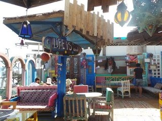 صدى البلد | خاطر وايما يحولان "خرابة" بدهب لمزار سياحي