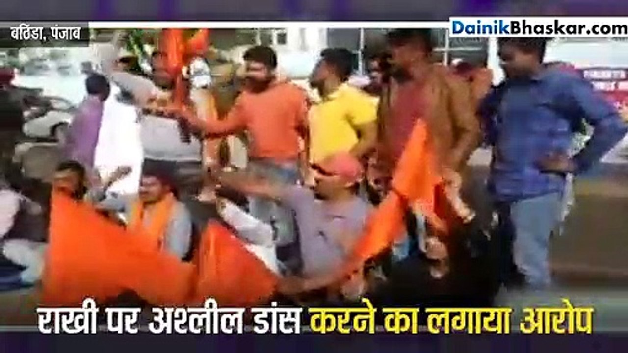 CWE चैंपियनशिप में राखी ने ऐसा किया अश्लील डांस के लगे मुर्दाबाद के नारे