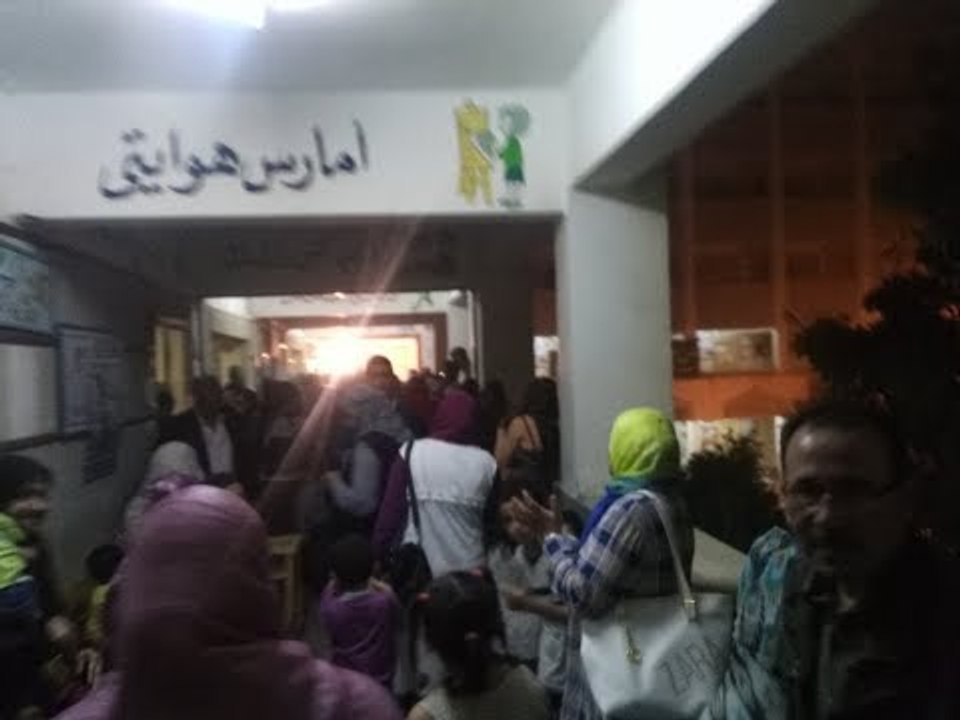 صدى البلد | أهالي قنا يزحفون على اللجان الانتخابية رغم العواصف الترابية