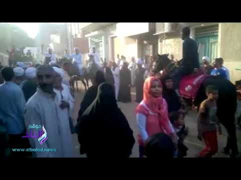 صدى البلد | أهالى دندره يستقبلون المحافظ و مساعد قائد الجيش الثانى بالخيول و المزمار البلدى
