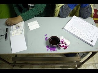 انتخابات مصر2018: رئيس لجنة بإمبابة يذهب لـ"قعيد" داخل "تاكسي" لمساعدته في التصويت