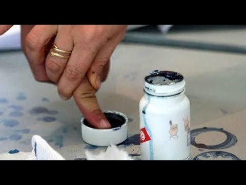 انتخابات مصر 2018 : مسن يدلي بصوته على كرسي متحرك بشبرا في ثاني أيام انتخابات مصر 2018