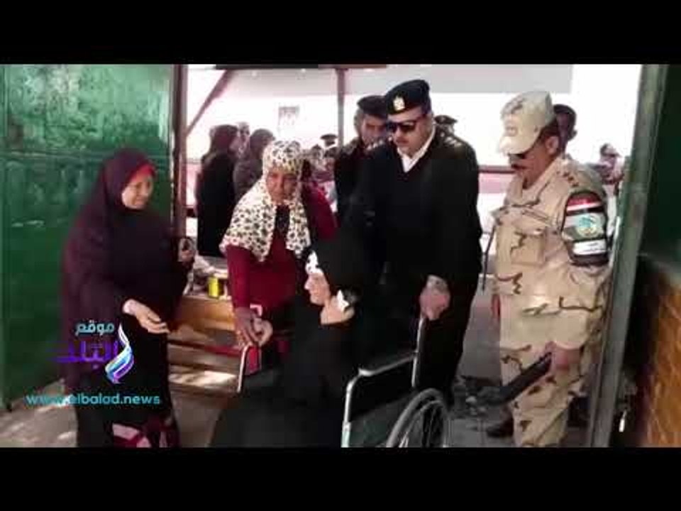 صدى البلد | شاهد .. سيدة على كرسى متحرك تدلى بصوتها فى الانتخابات