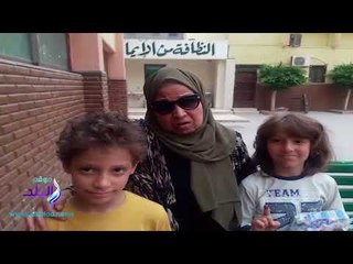 صدى البلد | سيدة تصطحب أحفادها أثناء الانتخابات لتغرز فيهم حب الوطن