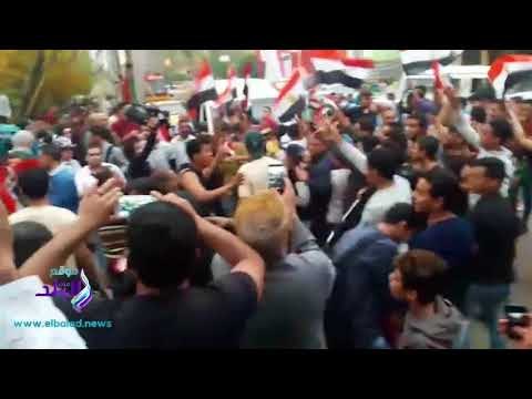 صدى البلد | أهالى شبرا يحتفلون بالرقص على الأغانى الوطنية