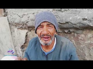 صدى البلد | مسن "ينبش" في القمامة ليحصل على طعامه