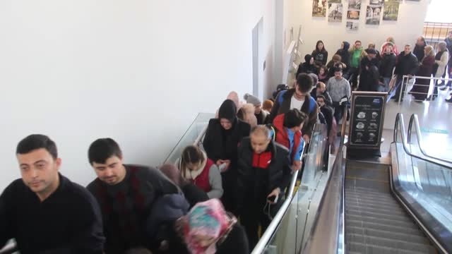 Uludağ'da Sezonun Son Günlerinde Tatilci Yoğunluğu