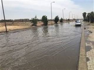 صدى البلد |  المنطقة الصناعية فى اكتوبر تغرق بمياة الامطار