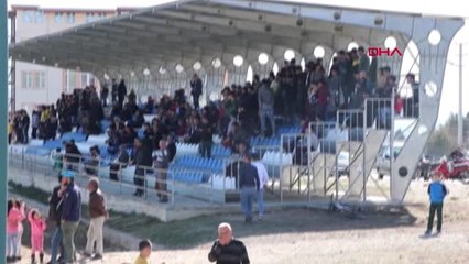 Denizli Amatör Futbolcudan Yeşil Sahada Evlenme Teklifi